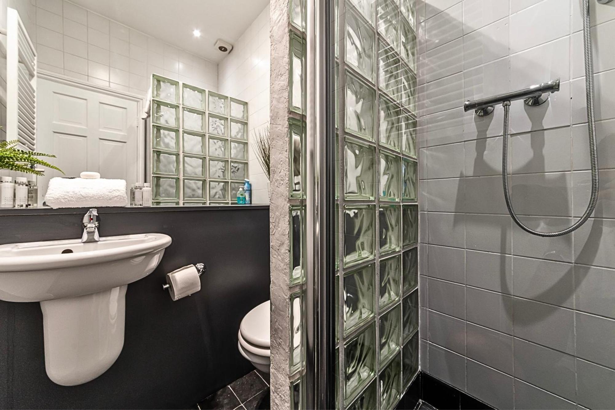 The Secret Kensington Garden Mews-2 Bedroom Full House-2 Train Lines- Spacious-Kings Road- Harrods -Chelsea Stadium-Private Small Patio Londýn Exteriér fotografie