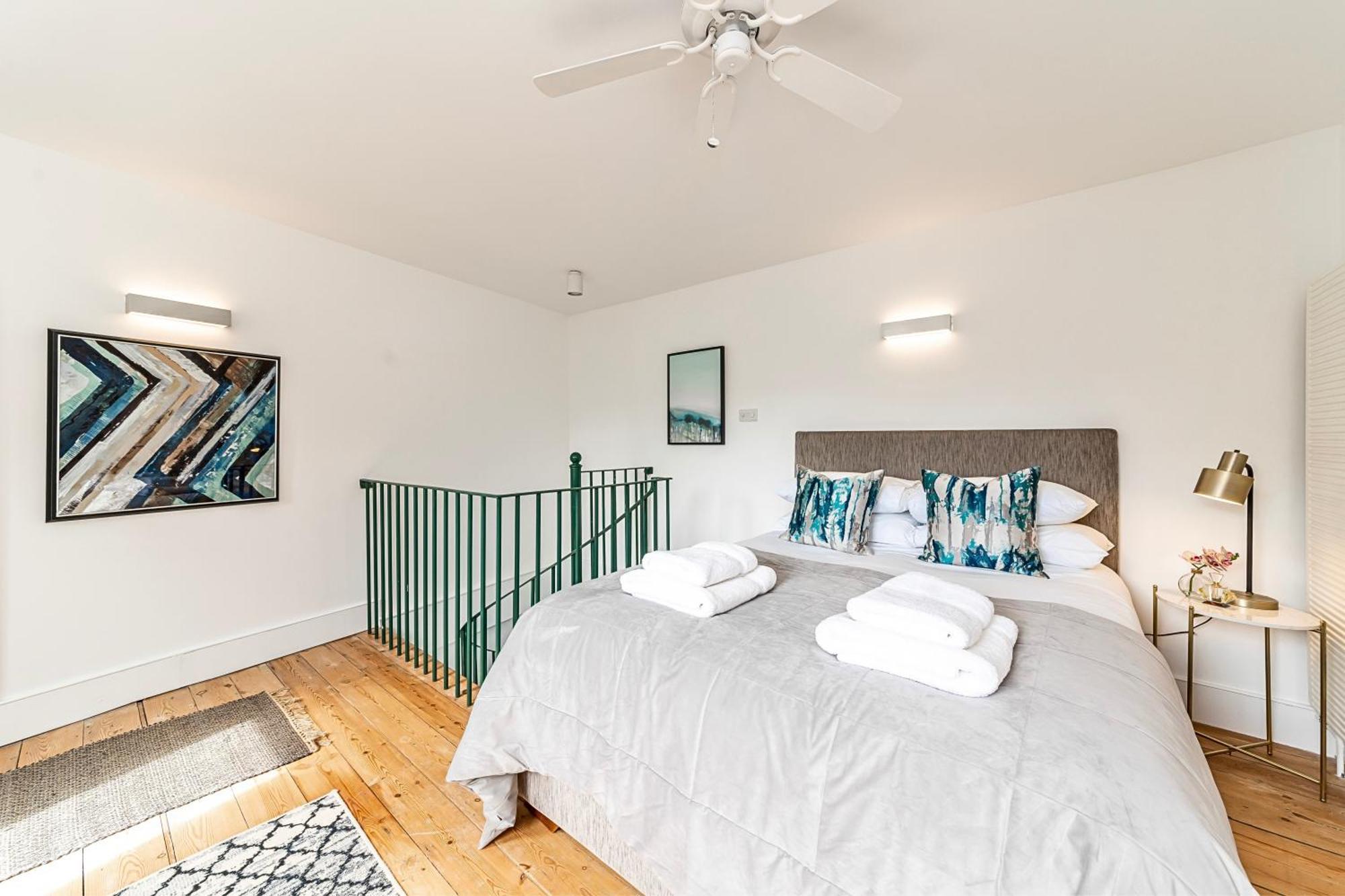 The Secret Kensington Garden Mews-2 Bedroom Full House-2 Train Lines- Spacious-Kings Road- Harrods -Chelsea Stadium-Private Small Patio Londýn Exteriér fotografie