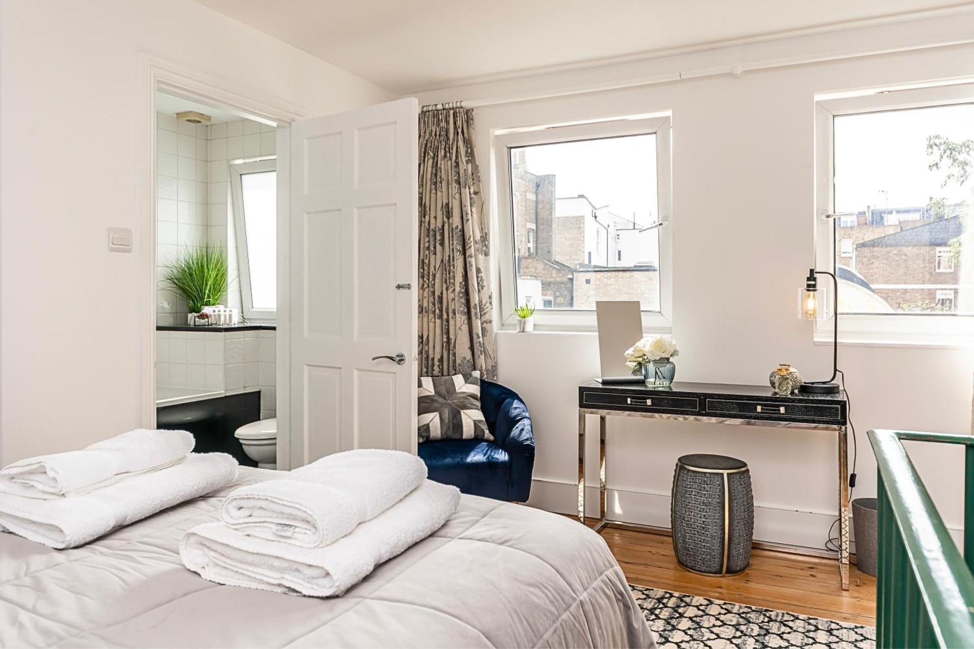 The Secret Kensington Garden Mews-2 Bedroom Full House-2 Train Lines- Spacious-Kings Road- Harrods -Chelsea Stadium-Private Small Patio Londýn Exteriér fotografie