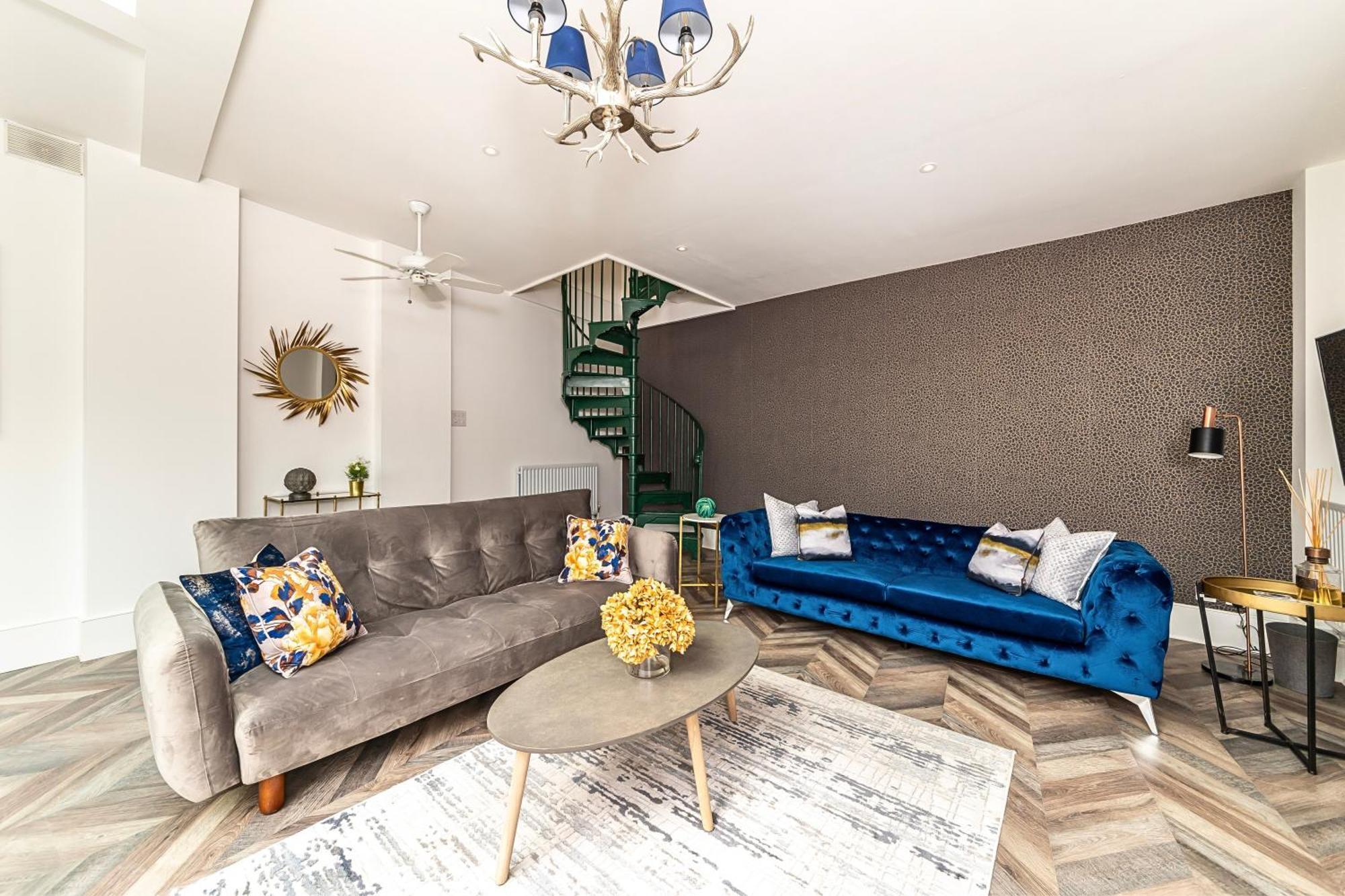 The Secret Kensington Garden Mews-2 Bedroom Full House-2 Train Lines- Spacious-Kings Road- Harrods -Chelsea Stadium-Private Small Patio Londýn Exteriér fotografie