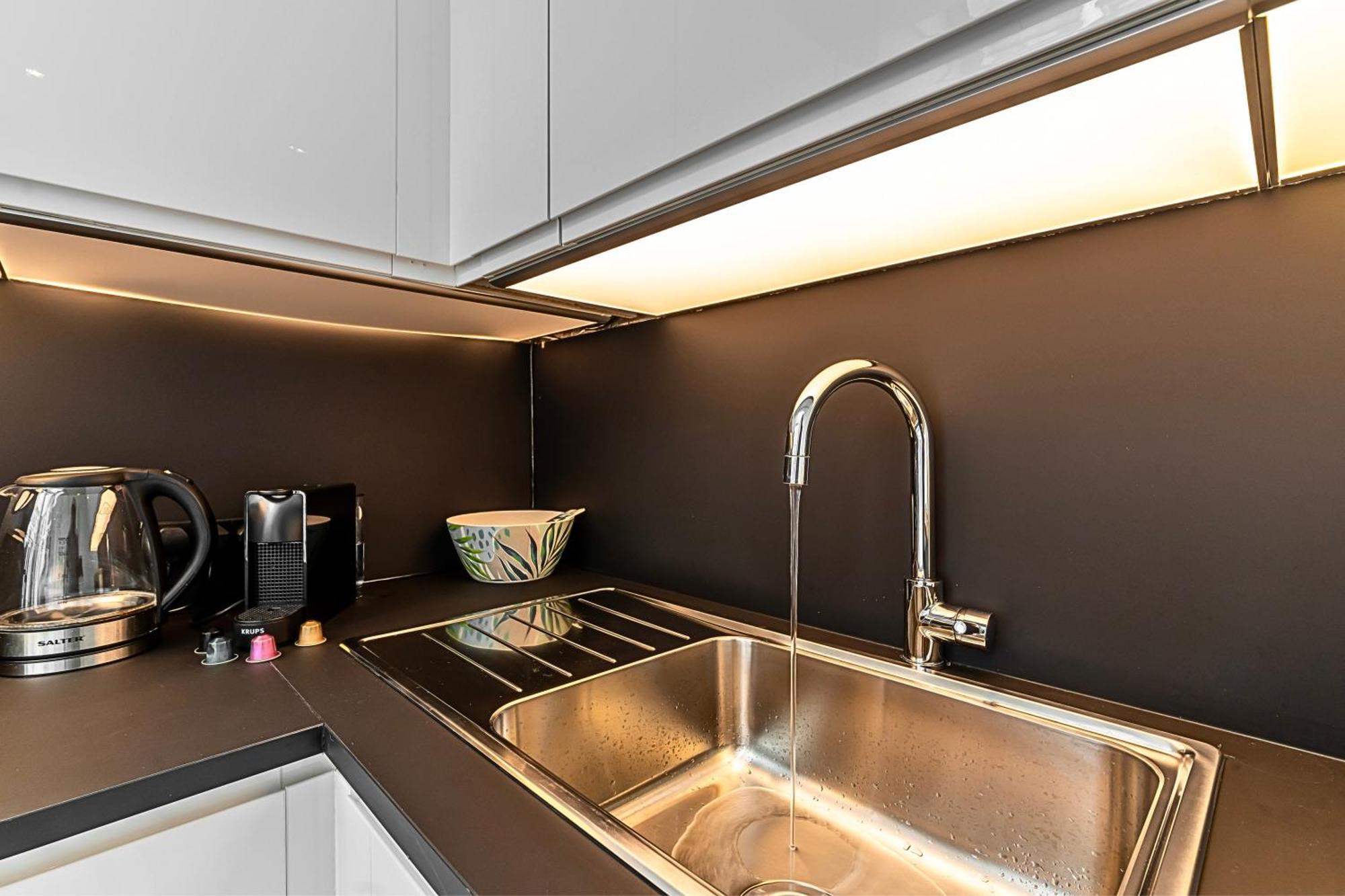 The Secret Kensington Garden Mews-2 Bedroom Full House-2 Train Lines- Spacious-Kings Road- Harrods -Chelsea Stadium-Private Small Patio Londýn Exteriér fotografie