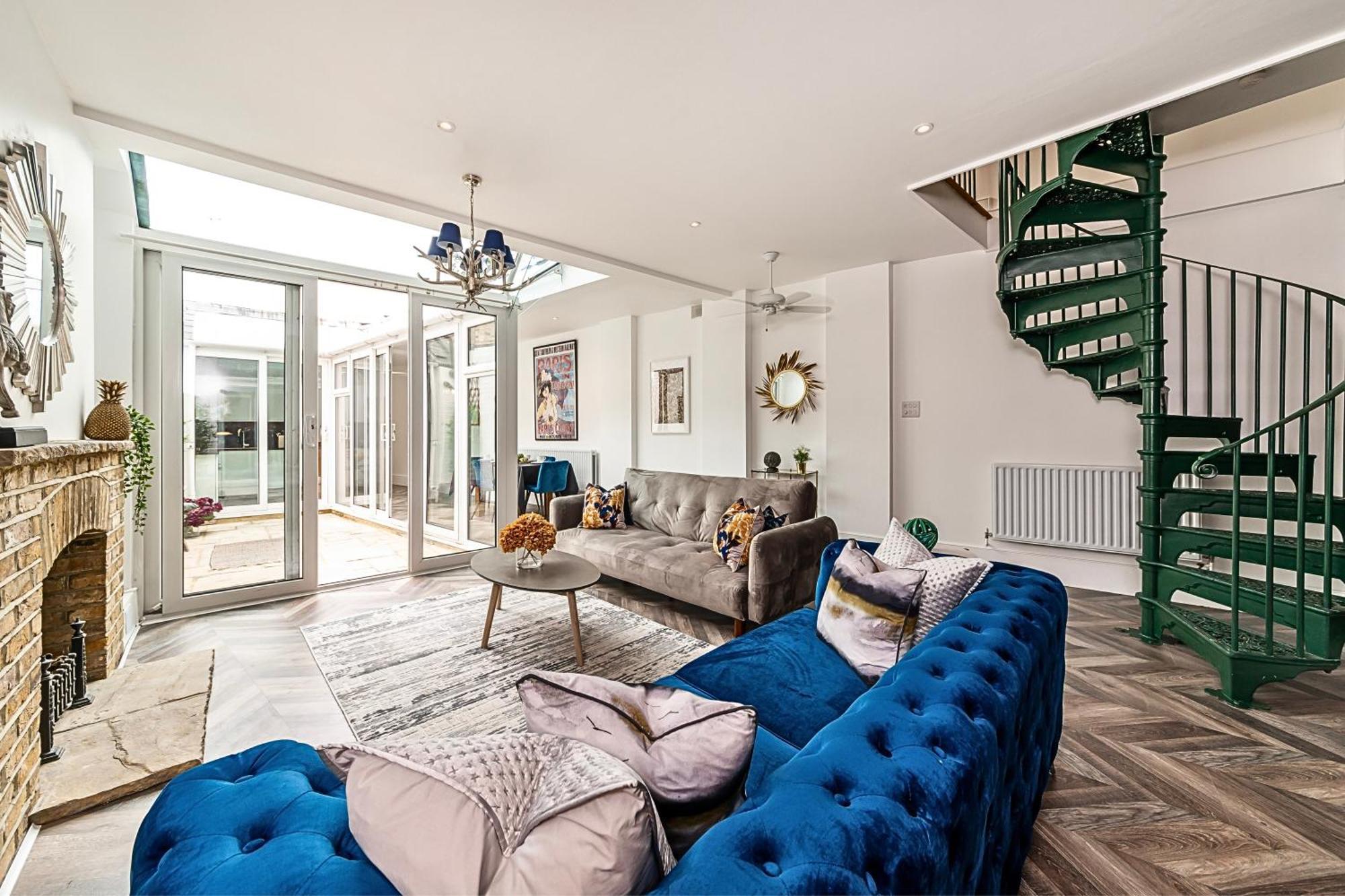 The Secret Kensington Garden Mews-2 Bedroom Full House-2 Train Lines- Spacious-Kings Road- Harrods -Chelsea Stadium-Private Small Patio Londýn Exteriér fotografie