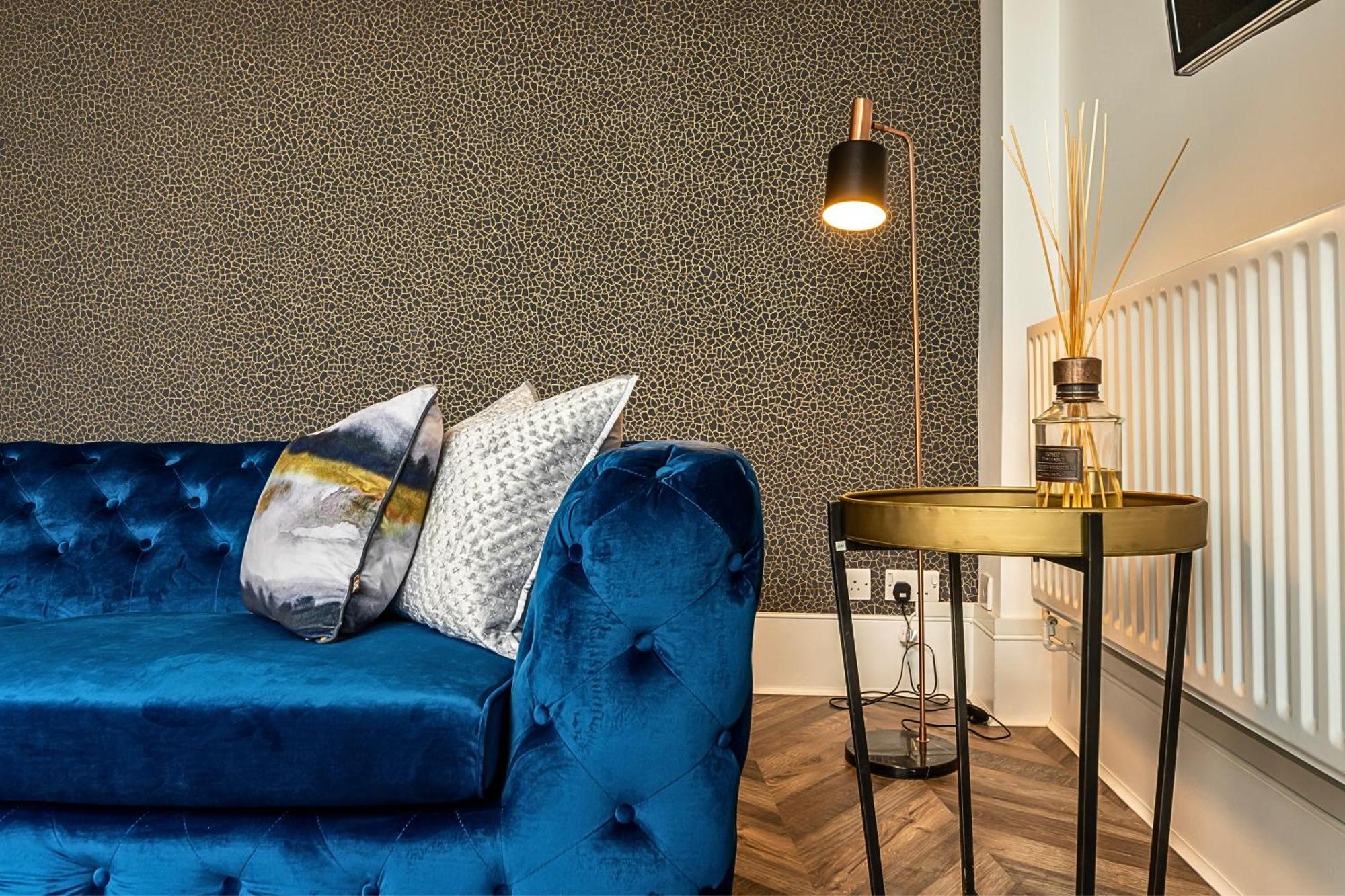 The Secret Kensington Garden Mews-2 Bedroom Full House-2 Train Lines- Spacious-Kings Road- Harrods -Chelsea Stadium-Private Small Patio Londýn Exteriér fotografie