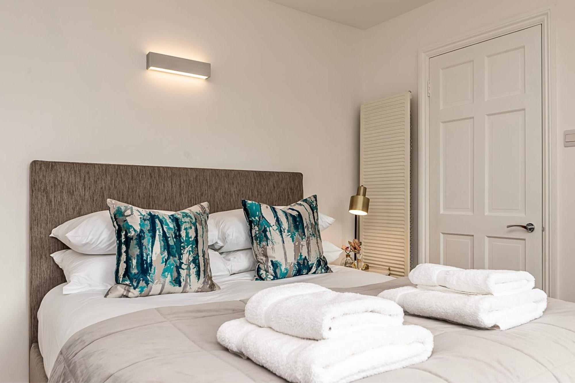 The Secret Kensington Garden Mews-2 Bedroom Full House-2 Train Lines- Spacious-Kings Road- Harrods -Chelsea Stadium-Private Small Patio Londýn Exteriér fotografie
