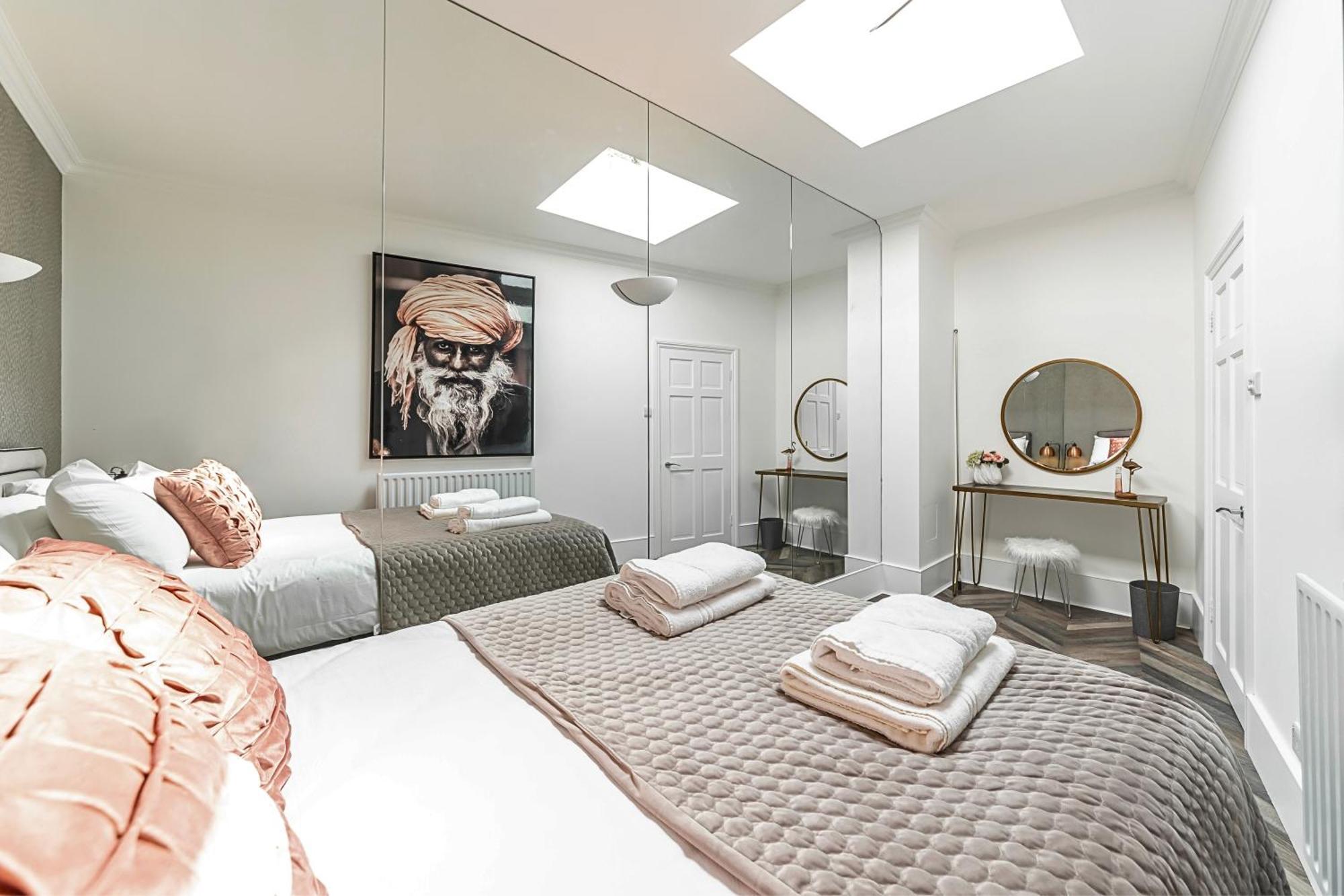 The Secret Kensington Garden Mews-2 Bedroom Full House-2 Train Lines- Spacious-Kings Road- Harrods -Chelsea Stadium-Private Small Patio Londýn Exteriér fotografie