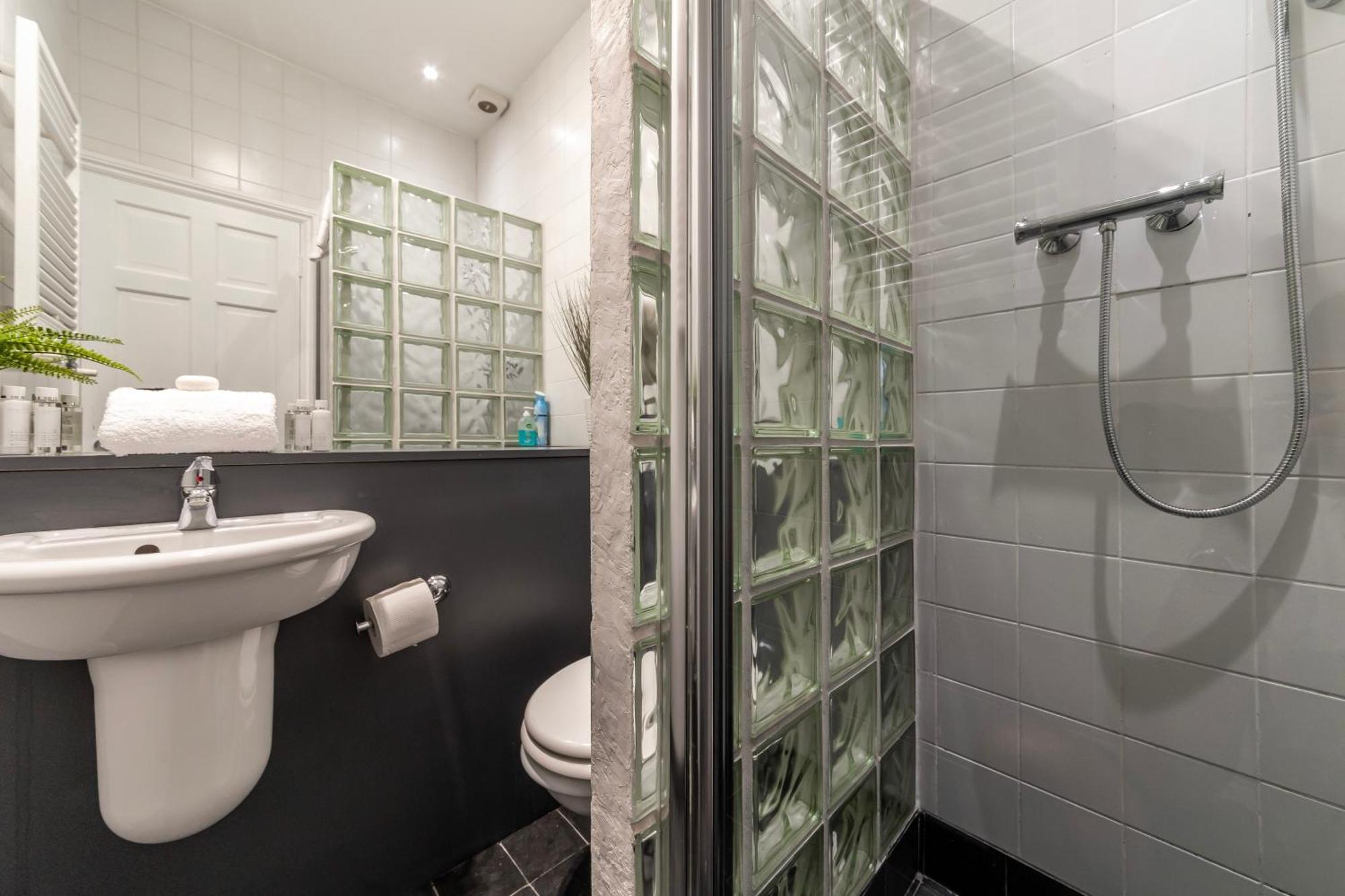 The Secret Kensington Garden Mews-2 Bedroom Full House-2 Train Lines- Spacious-Kings Road- Harrods -Chelsea Stadium-Private Small Patio Londýn Exteriér fotografie