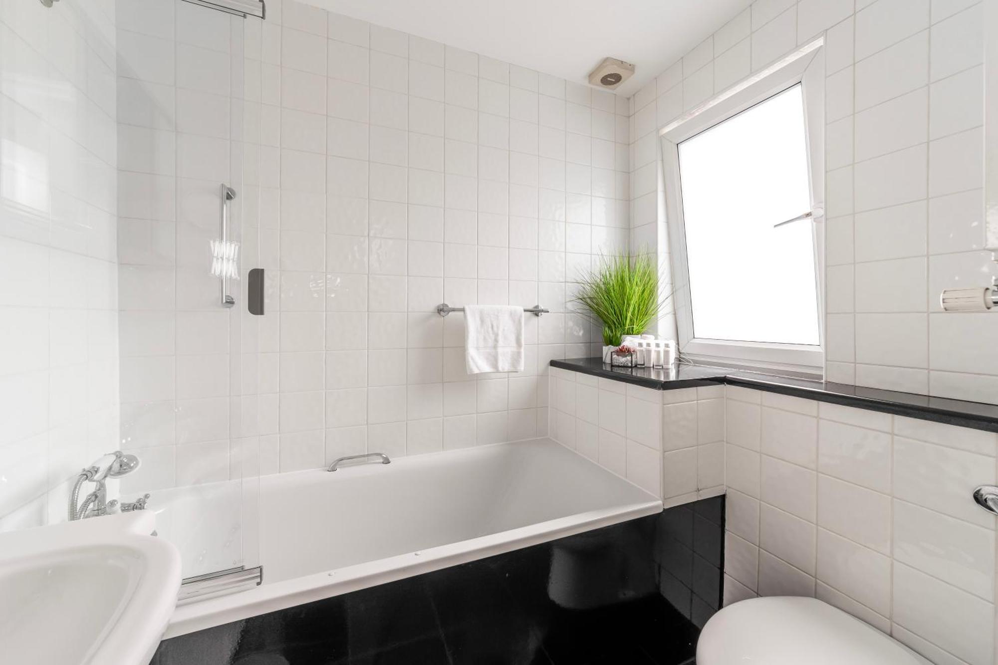 The Secret Kensington Garden Mews-2 Bedroom Full House-2 Train Lines- Spacious-Kings Road- Harrods -Chelsea Stadium-Private Small Patio Londýn Exteriér fotografie
